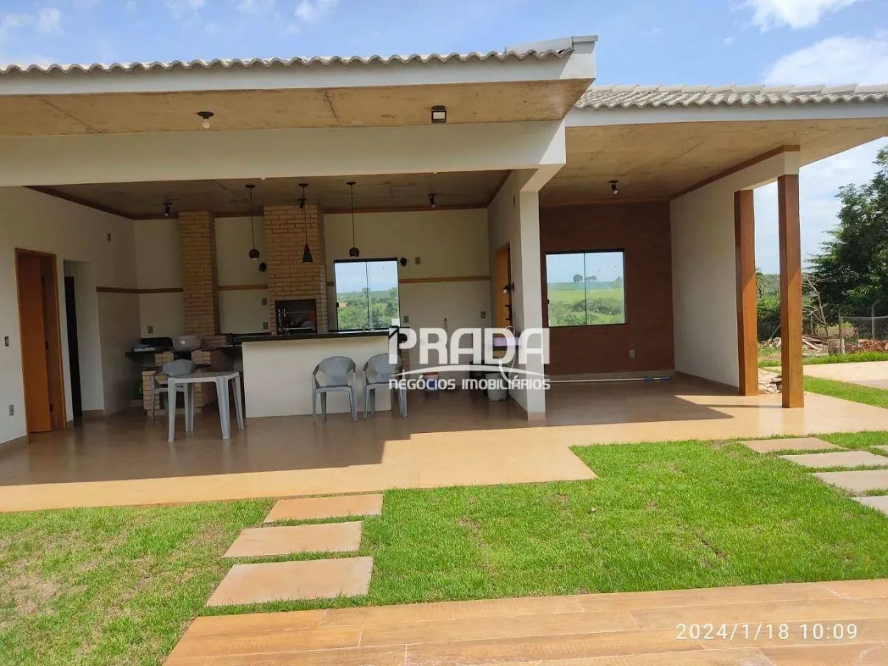 Casa à venda com 3 suítes, área de lazer com piscina - Condomínio Morada do Sol - Uberlând