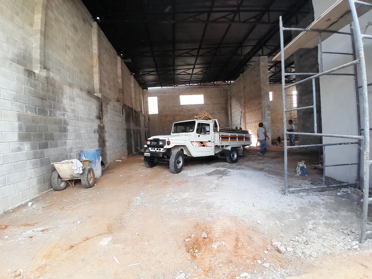 Galpão  300m² pé direito 9m², proximo a via Dutra  em Jardim Eulália - Taubaté - SP para l - Foto 2