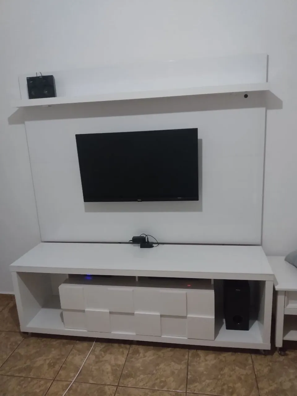 Painel para TV com Rack Branco Moderno