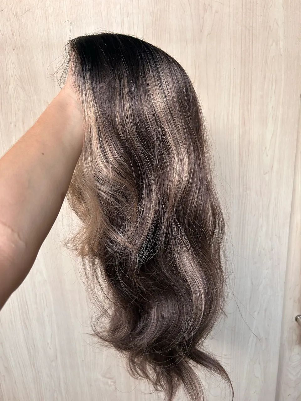 Peruca front lace wig ondulada morena iluminada 70cm - Foto 5