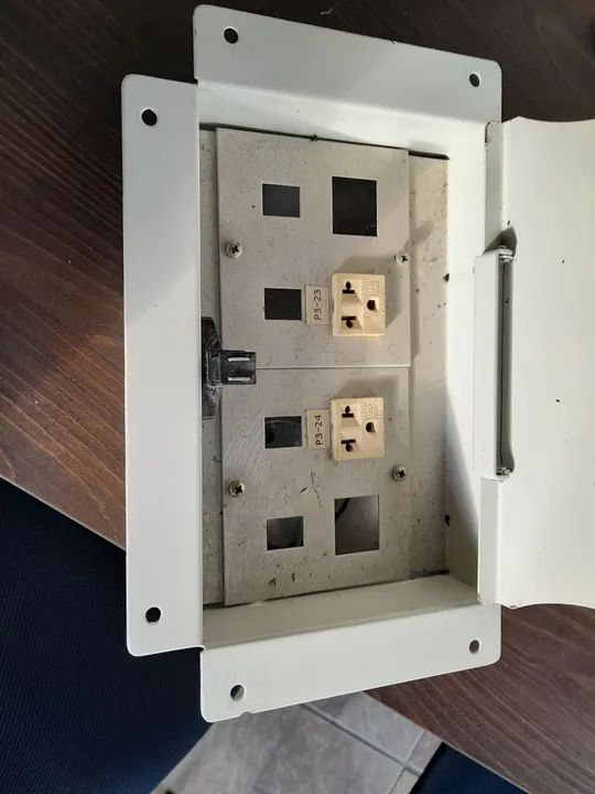 Caixa de tomada para mesas  - Foto 2