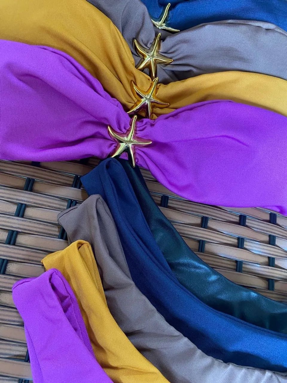 Conjunto de biquínis coloridos