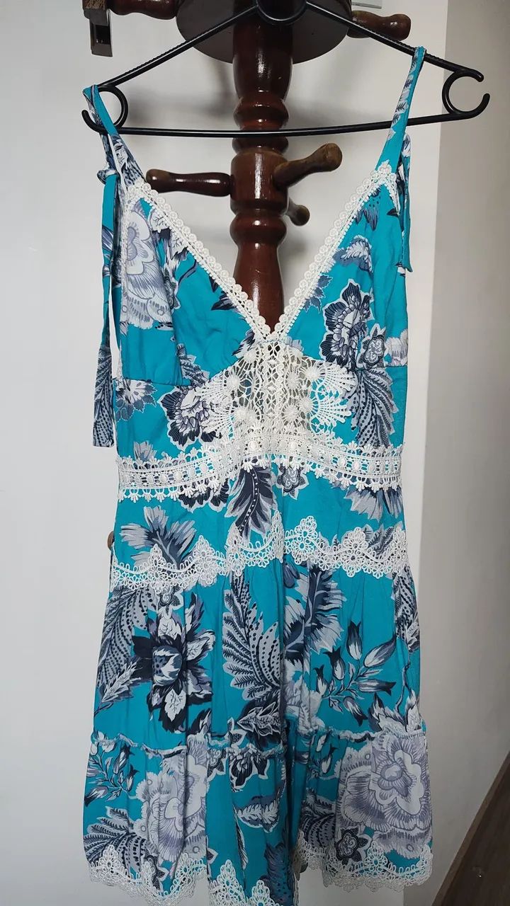 Vestido M Floral Turquesa com Detalhes em Renda