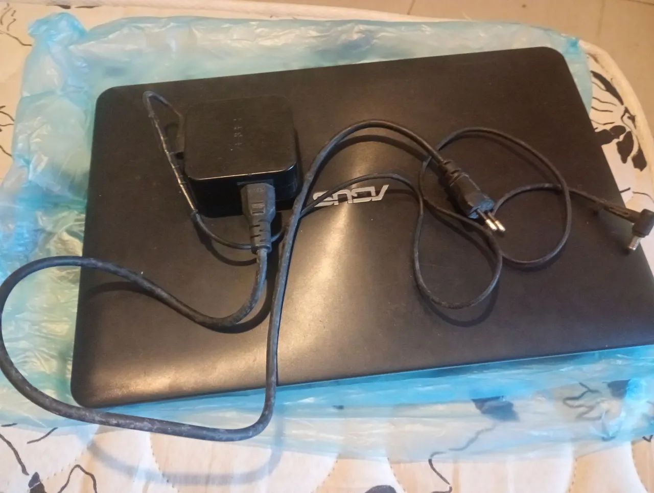 Original laptop charger for Asus x555l x555lf, selling quickly64520762675202120