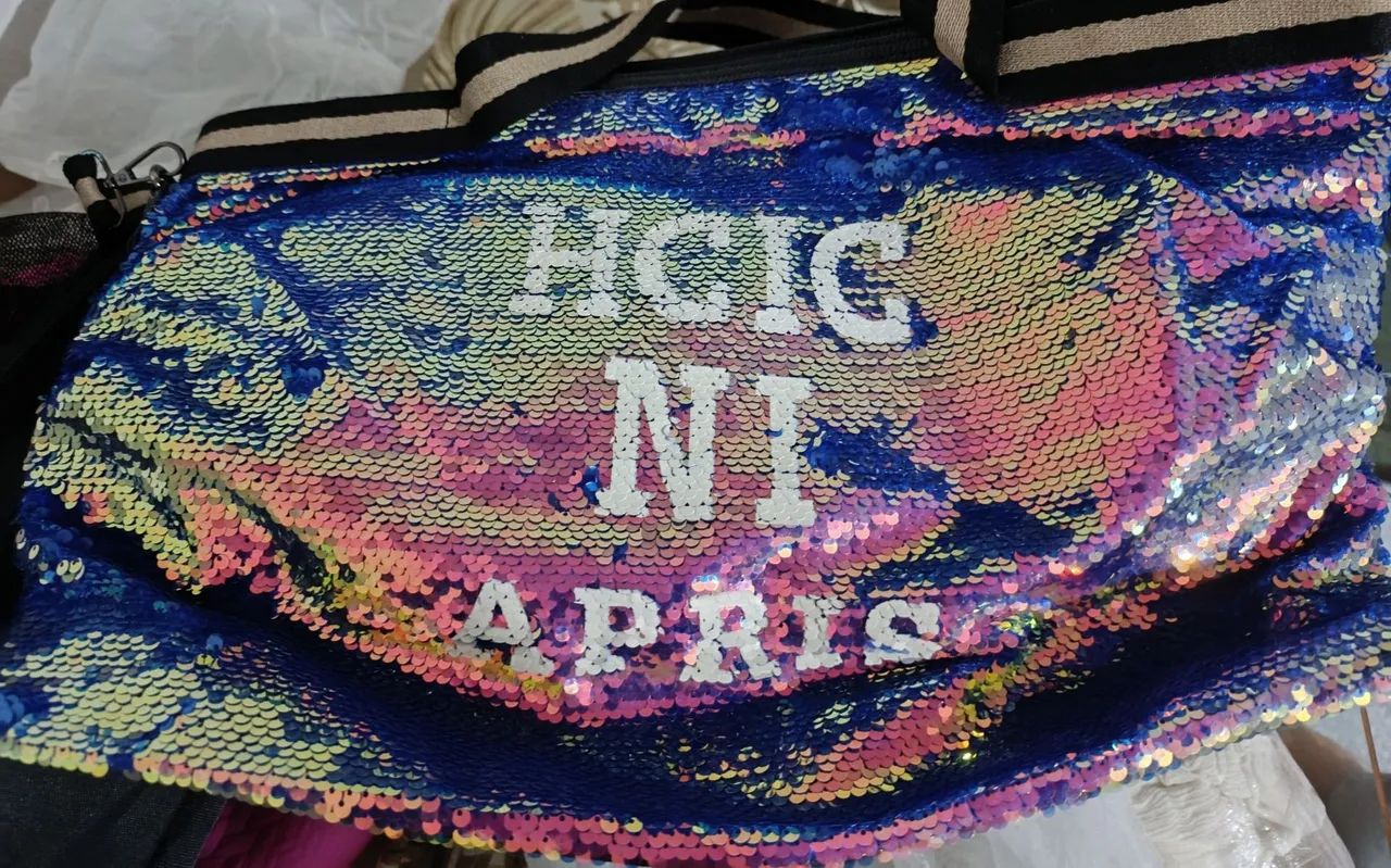 Bolsa super estilosa, com brilho!