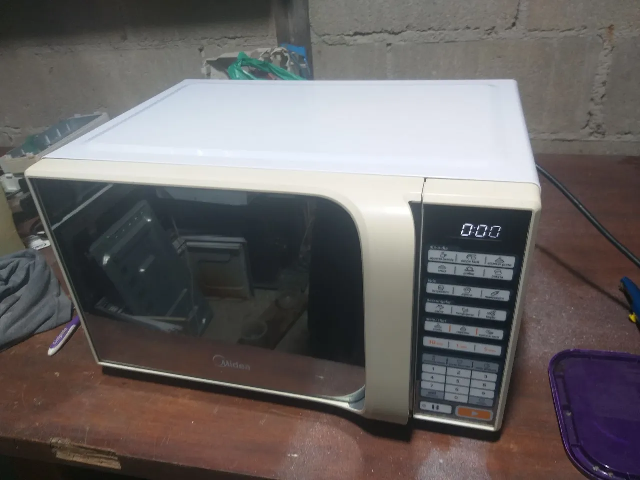Microondas Midea 18 litros autolimpante