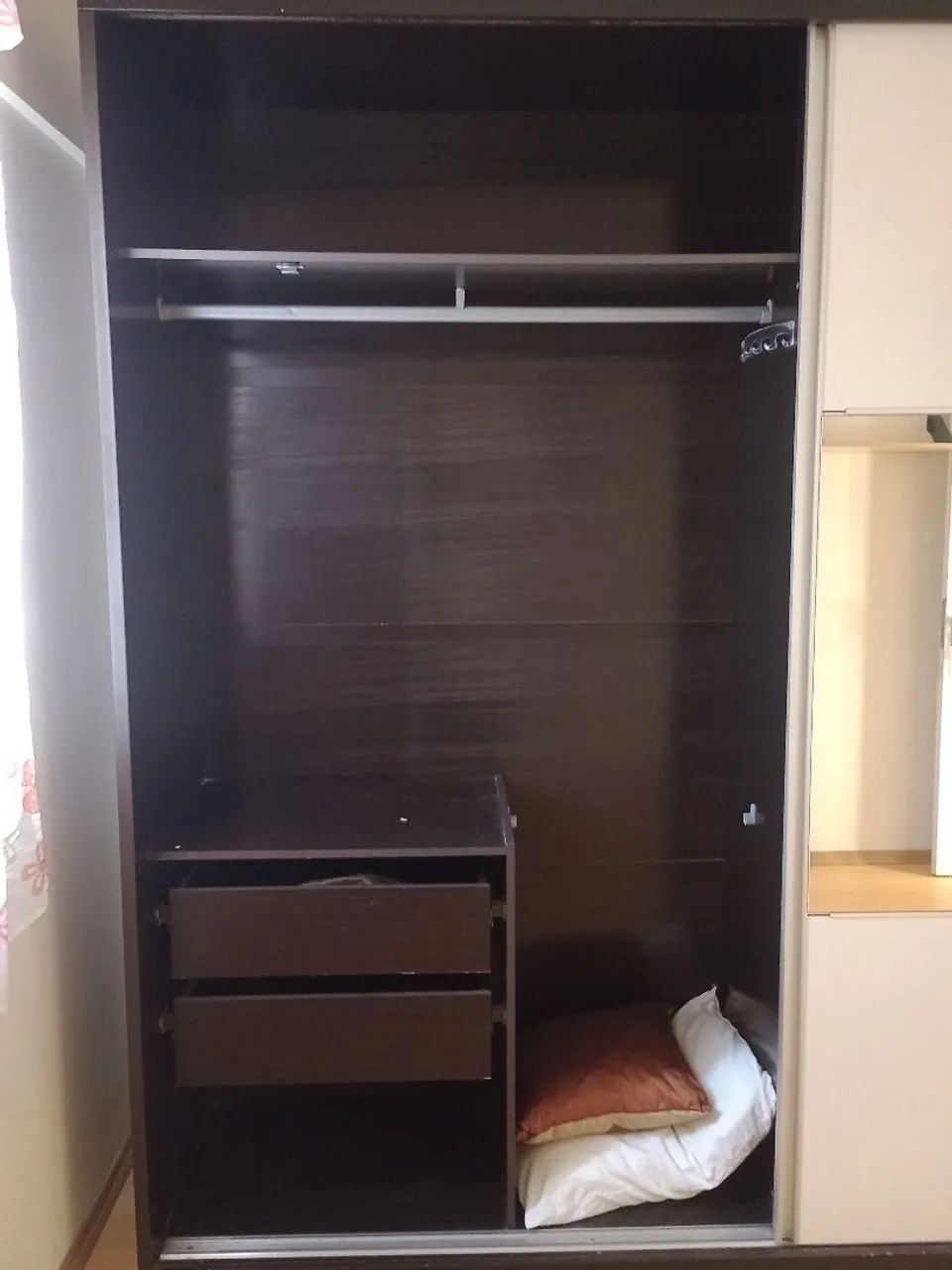 Guarda-Roupa Moderno com Espelho e Amplo Espaço - Foto 3