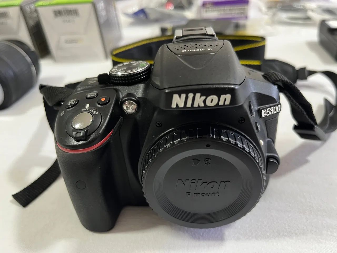 Câmera DSLR Nikon D5300 com lentes 18-55, 55-200 e 50