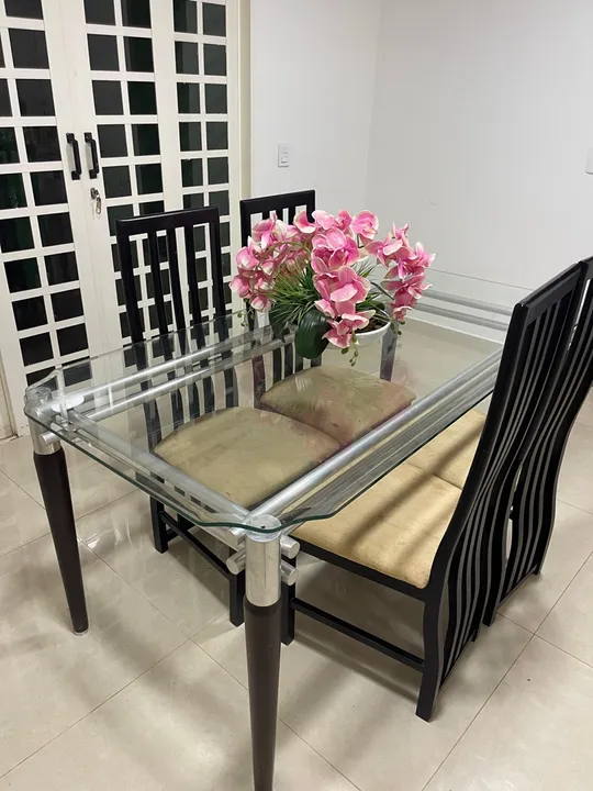 Mesa de Jantar de Vidro