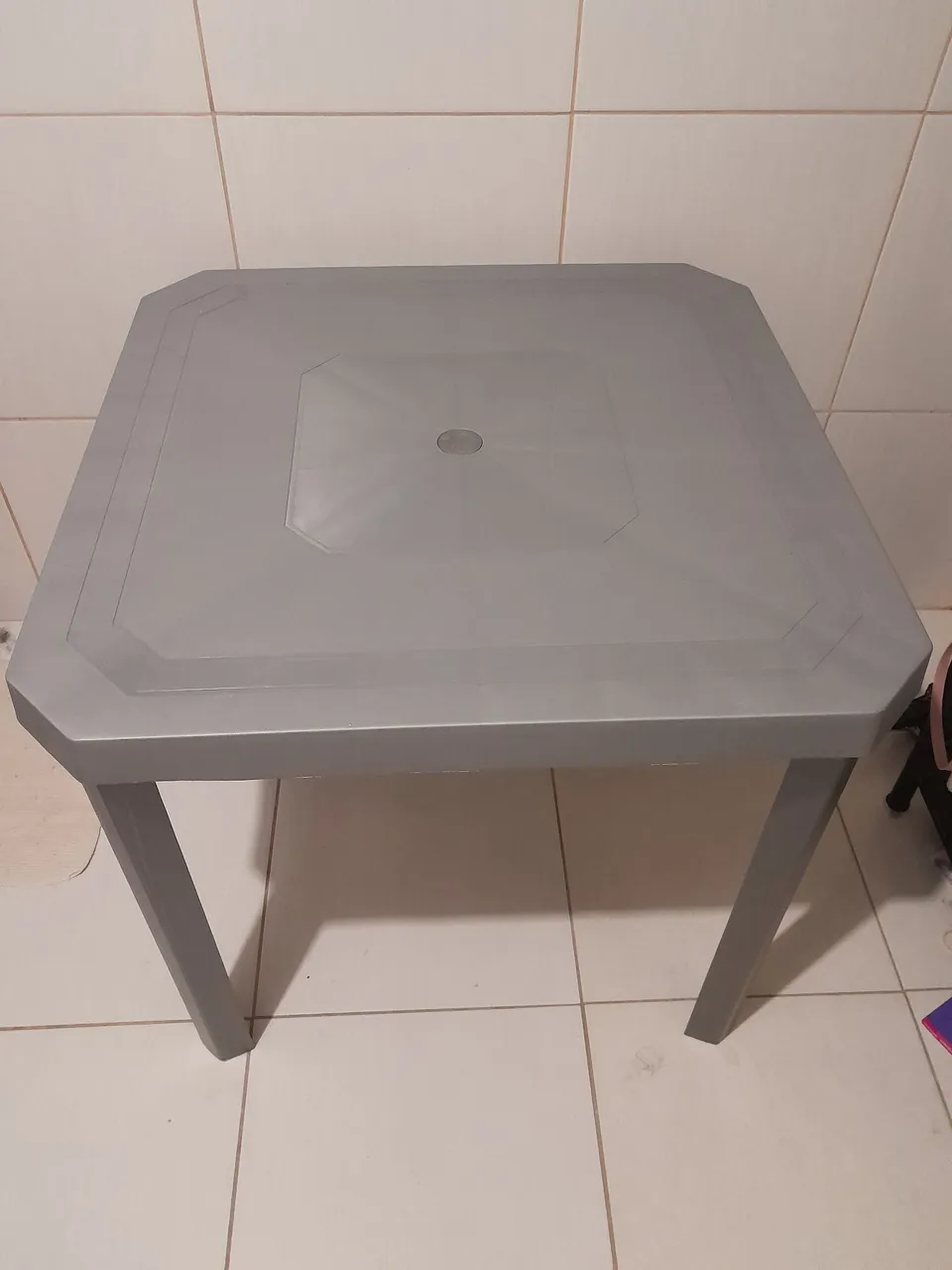 Mesa plástica desmontável