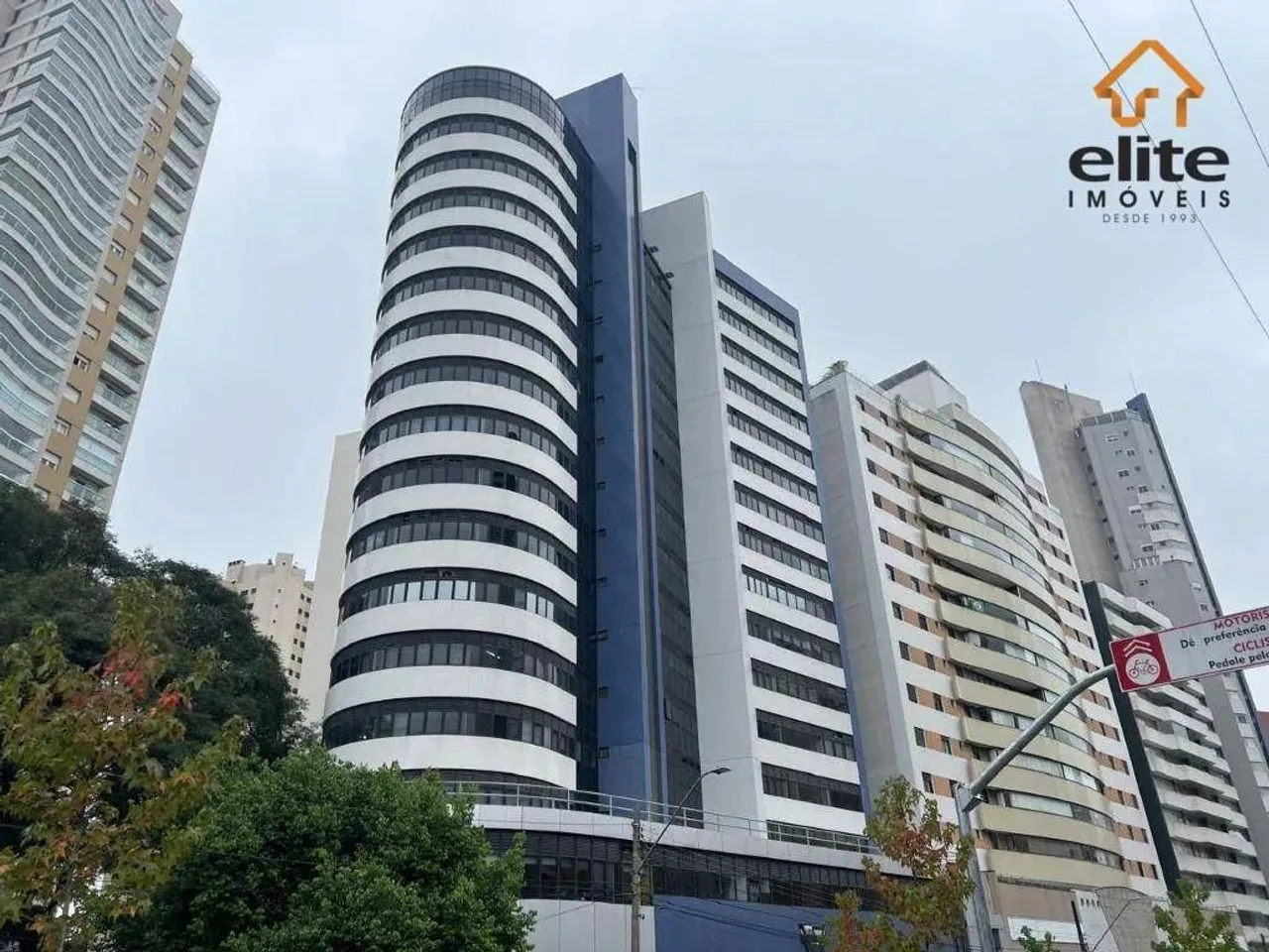 Sala comercial para locação no Água Verde