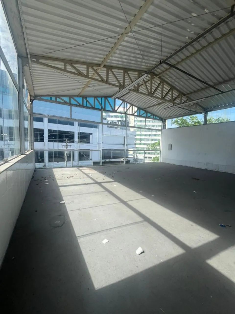 ALUGA-SE PRÉDIO COMERCIAL COM 3 ANDARES DE 242m² - COLUBANDÊ - Foto 3