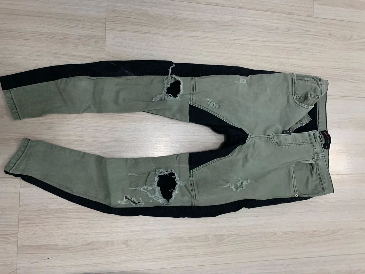Calça Jeans Masculina Destroyed com Detalhes