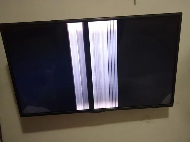 Smartv LG 42 LA6200 com tela trincada para retirada de peças