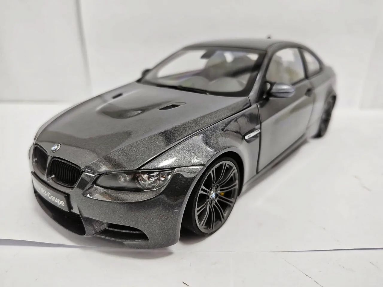 Miniatura BMW M3 Coupê E92 1/18