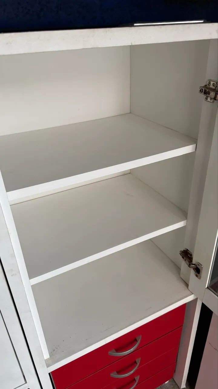 Armário com gaveteiro - detalhe em vidro - Foto 4