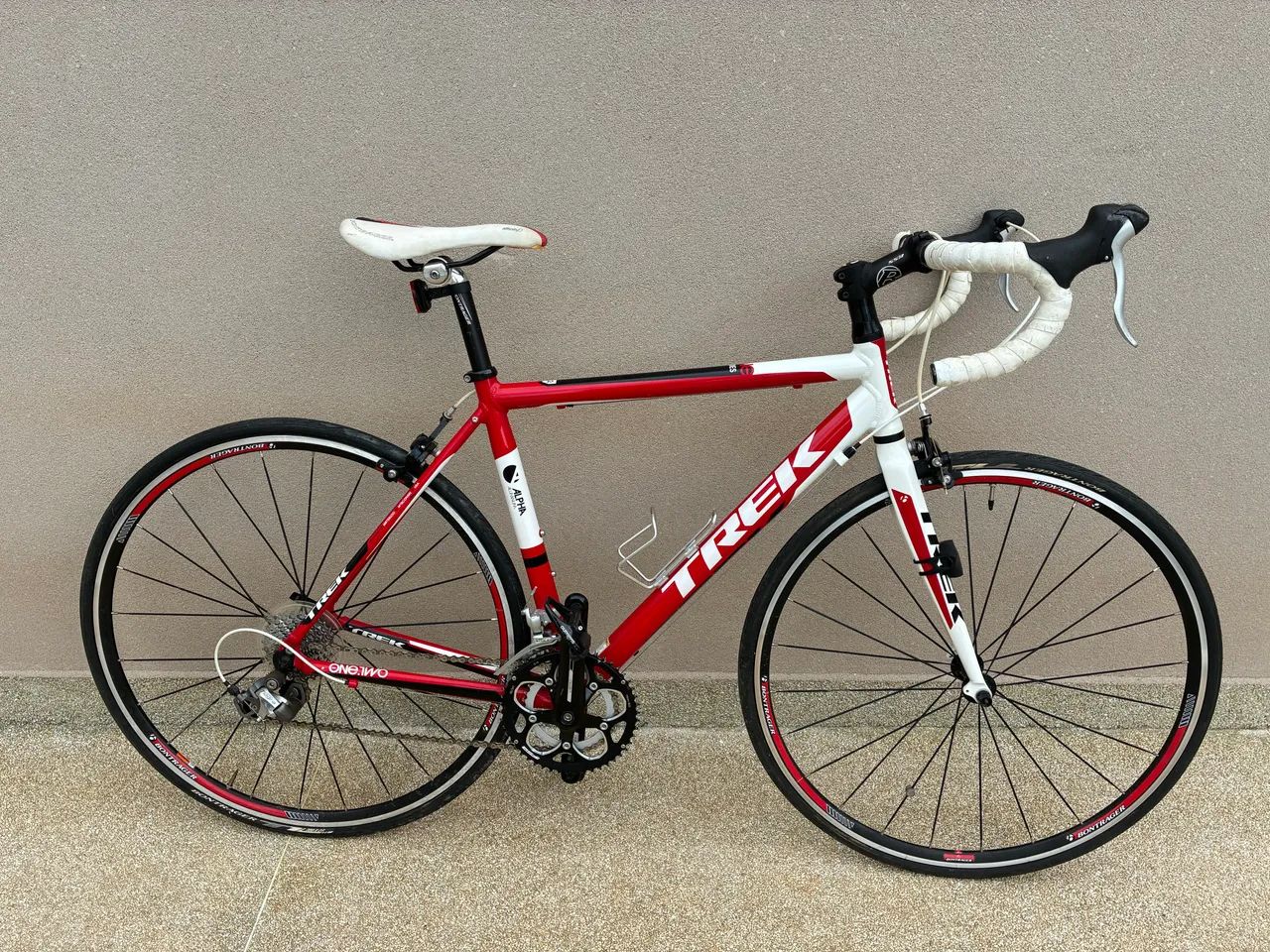 TREK ALPHA2.3 52cm レッド/ホワイト　アルミ TREK ALPHA2.3 52cm レッド/ホワイト アルミ - メルカリ