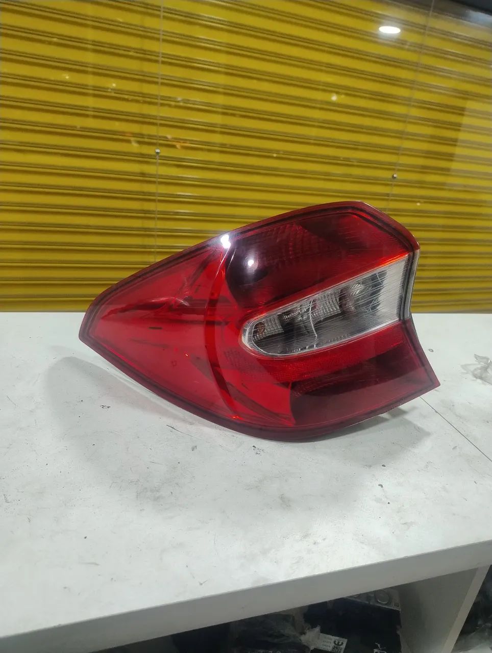 lanterna lado motorista do Ford Ka sedan - Foto 2