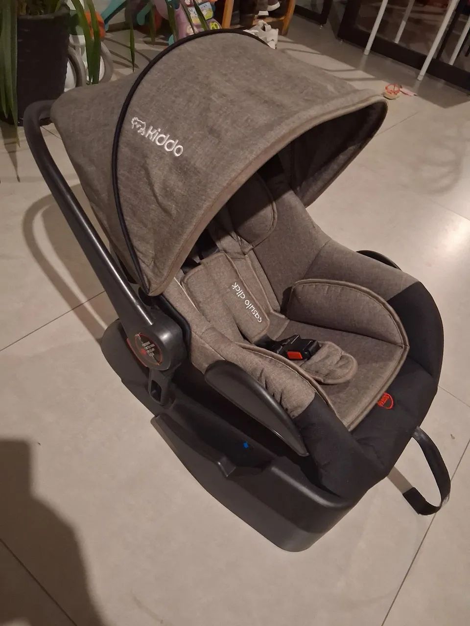 Bebê conforto Kiddo Casulo click Marron 