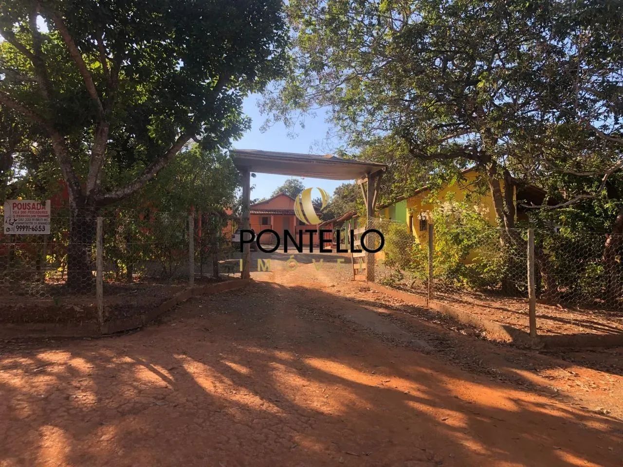 POUSADA COM 6 CHALÉS E 1 CASA COM 3 QUARTOS.