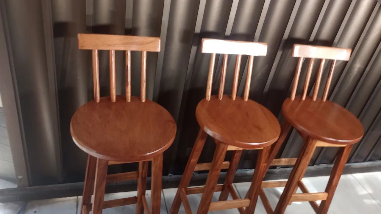 Banqueta de madeira  - Foto 2