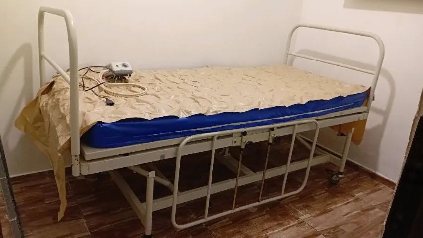 Cama hospitalar 3 movimentos  + 2 colchões  - Foto 4