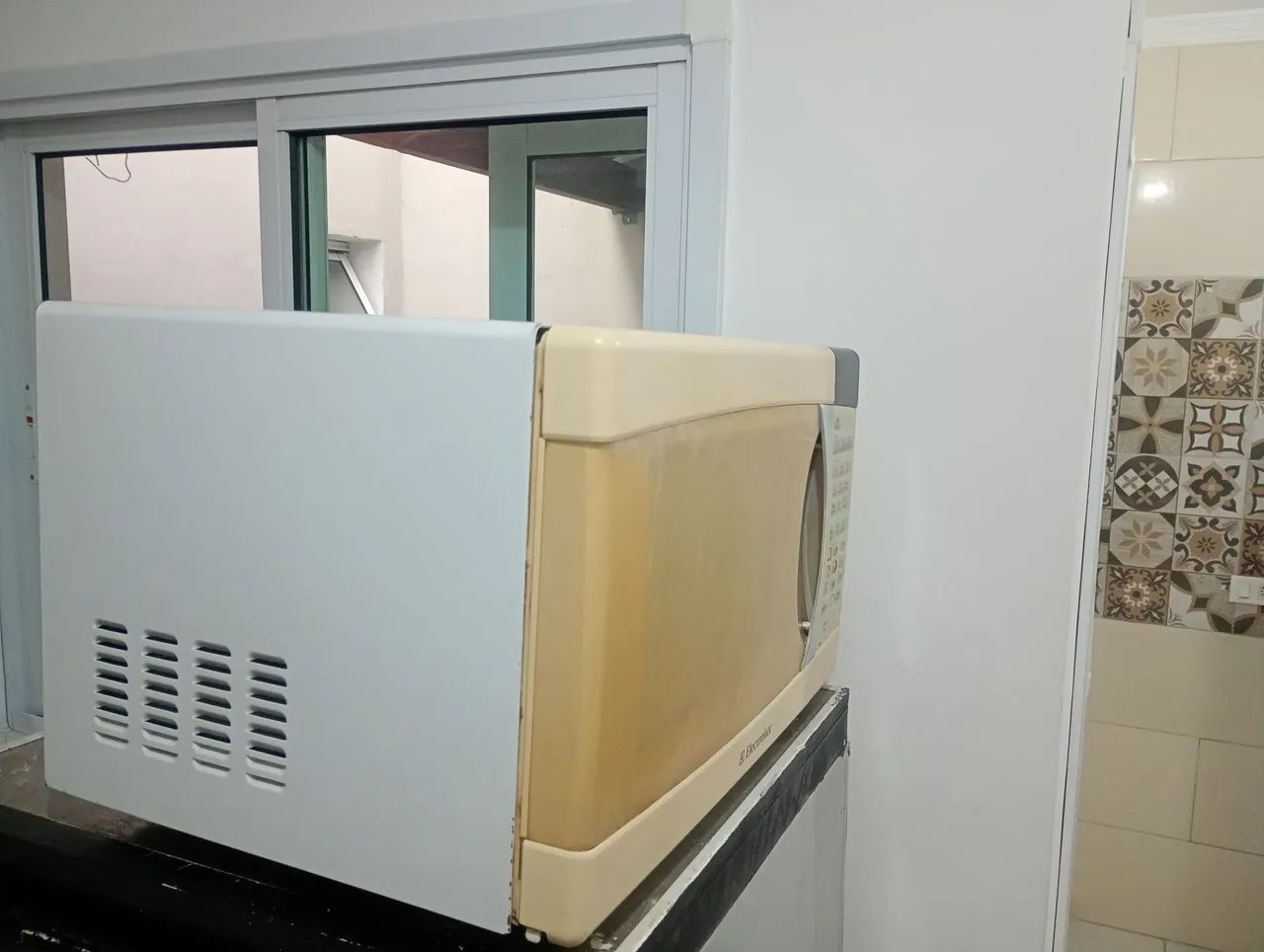 Microondas Eletrolux grande  - Foto 2