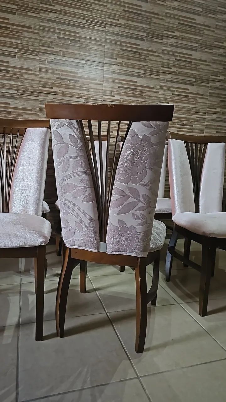 VENDO JOGO COM 6 CADEIRAS ACOLCHOADAS ? - Foto 2