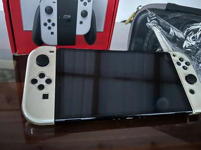 Nintendo switch oled + case the legend of zelda + 3 jogos