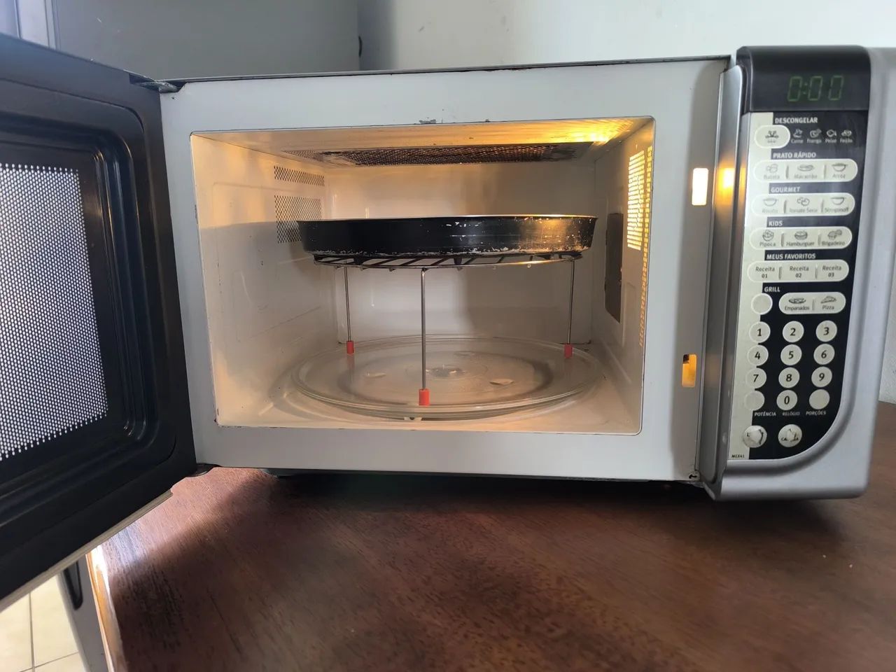 Micro-ondas Grill Electrolux MEX41 aço inoxidável 31L - Foto 4