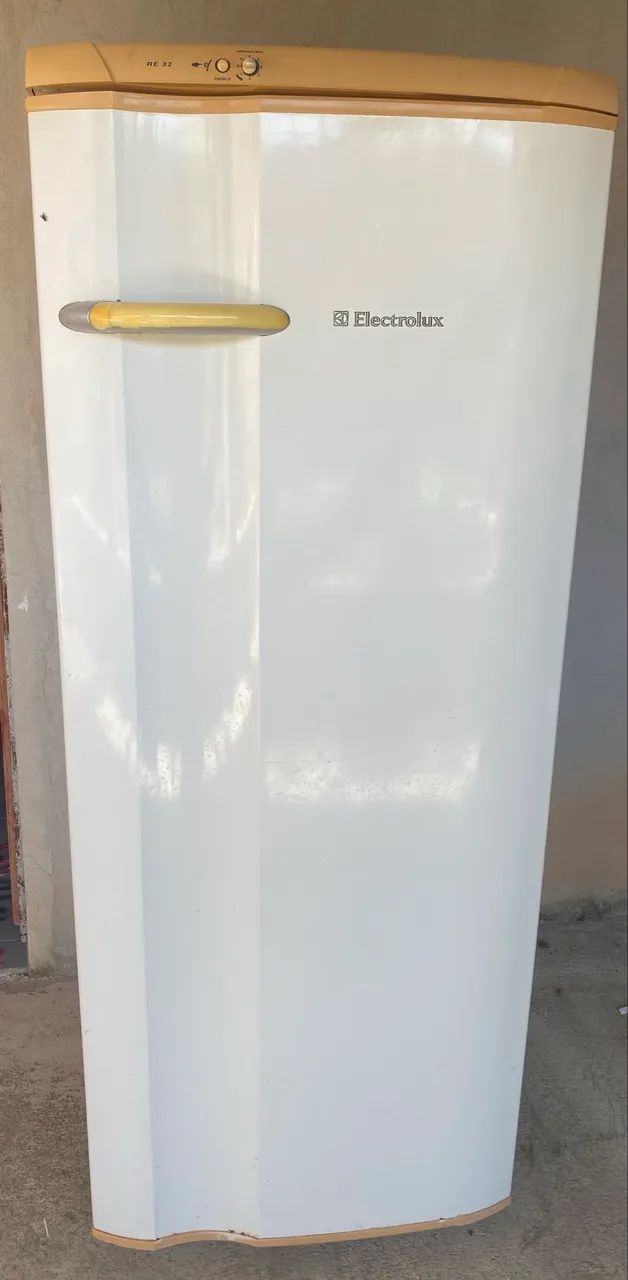 Vendo uma geladeira   300,00 - Foto 2