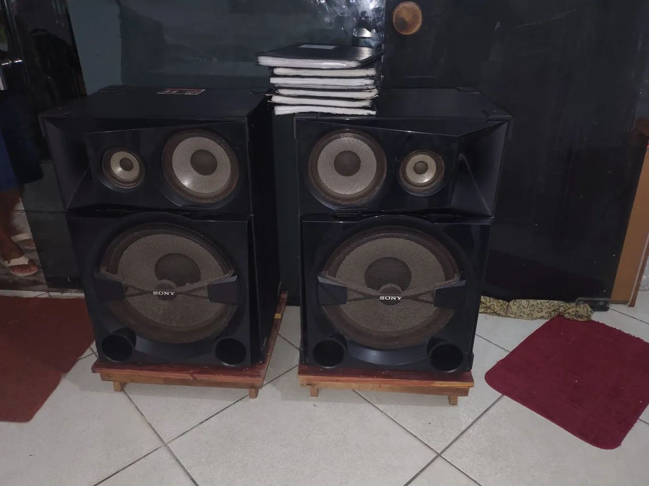 Vendo 2 caixas de som marca Sony, em perfeito estado de conservação.