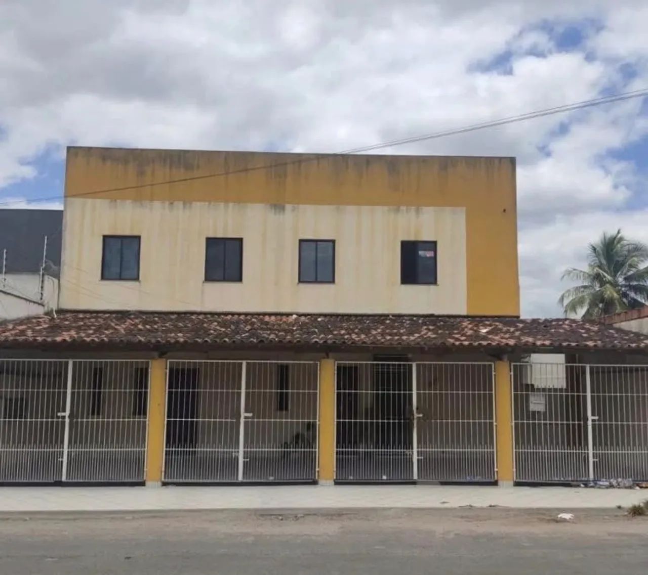 Vende-se Prédio