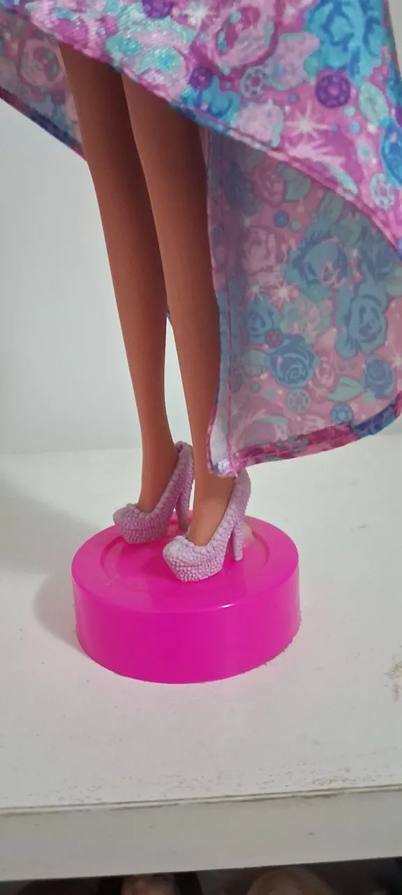Boneca tipo barbie usada linda - Foto 4