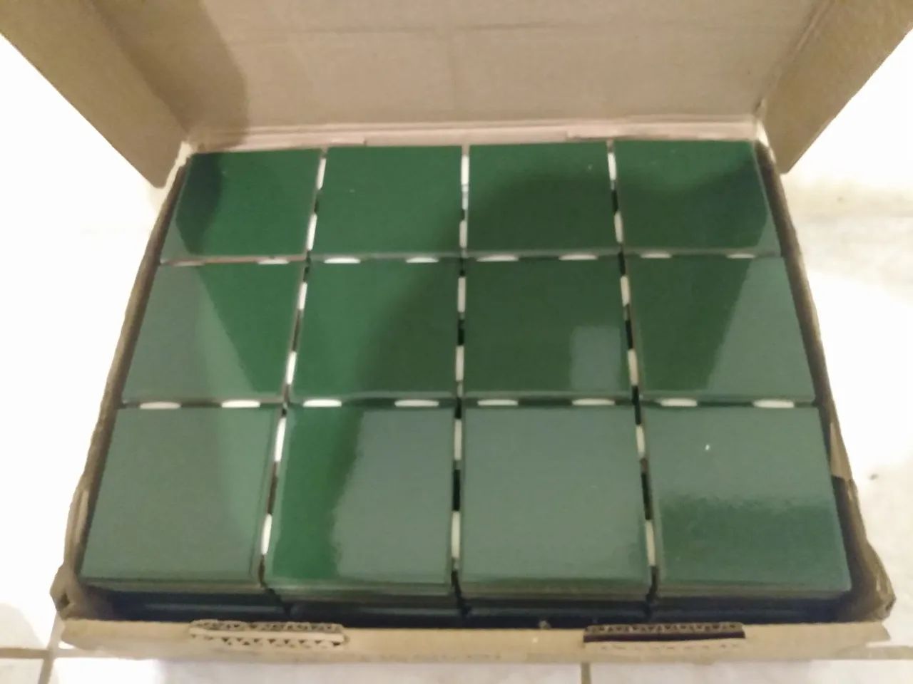 REVESTIMENTO 10CM X 10CM VERDE BRILHANTE VERDE EXTRA STRUFALDI 2 CAIXAS.