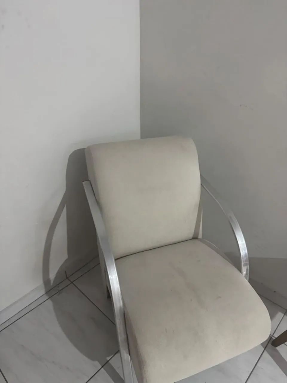 Poltrona de Design Moderno com Estrutura em Alumínio - Foto 3