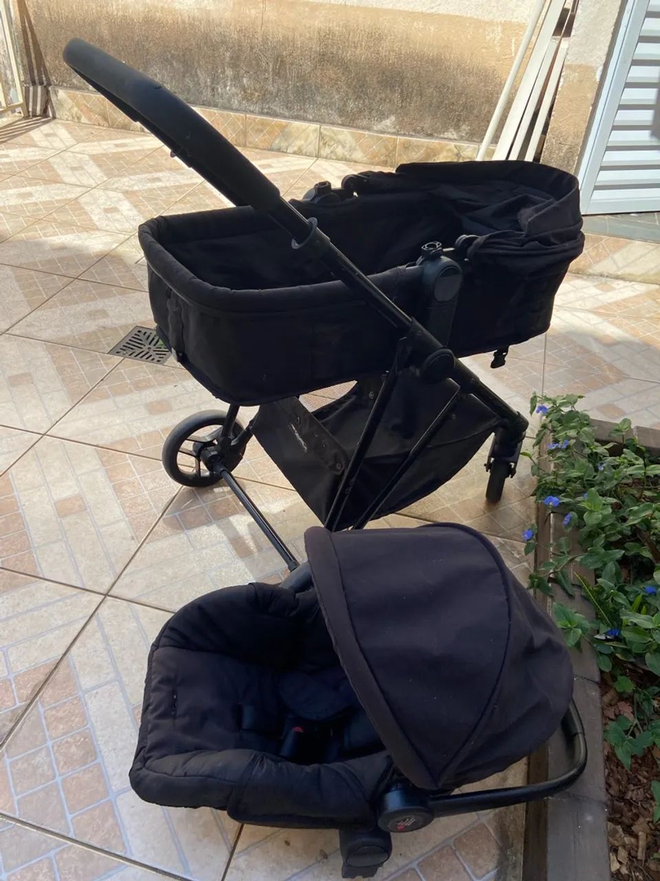 Carrinho de bebê com Moisés e bebê conforto - Foto 4