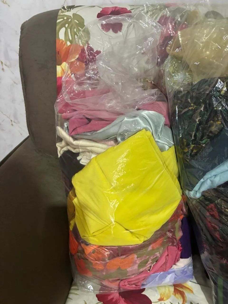 Lote de cortes de tecidos e retalhos diversos - Foto 5