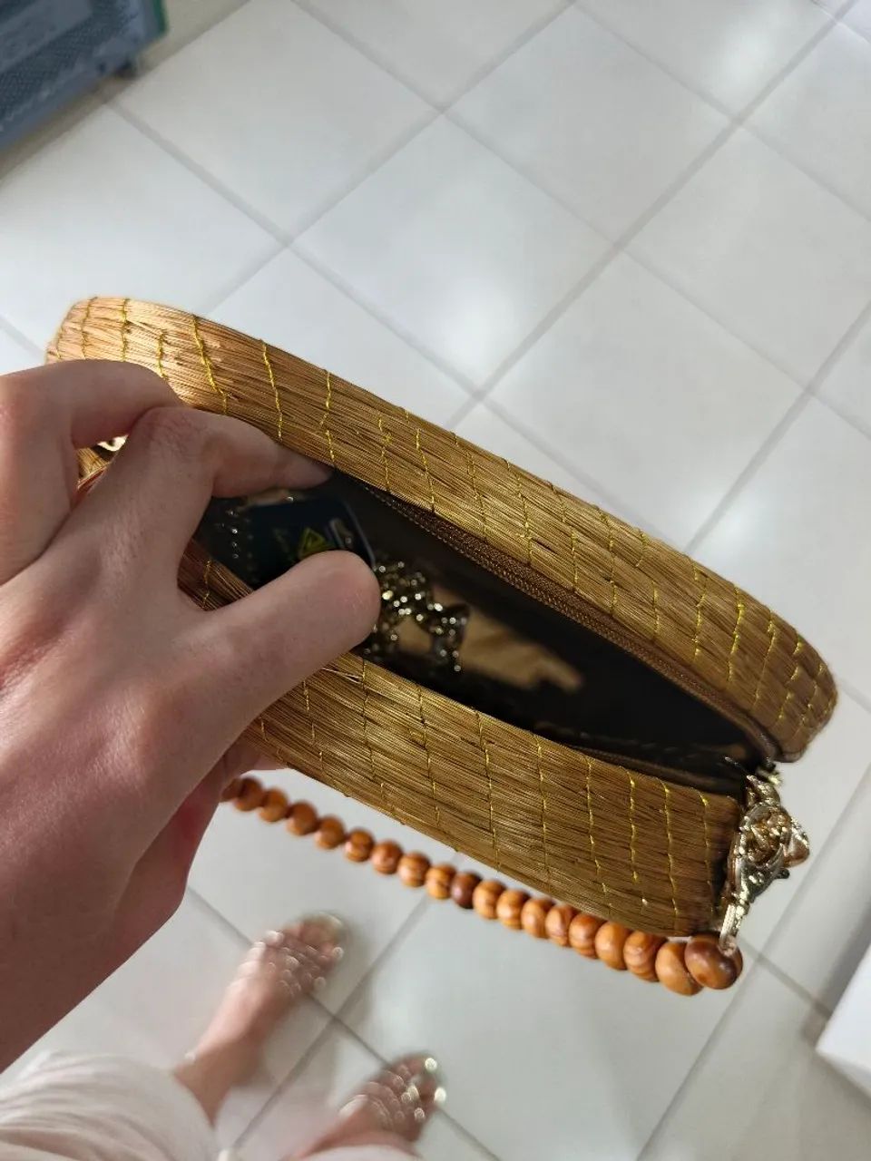 Bolsa de capim dourado com alça menor com bolinhas  - Foto 3
