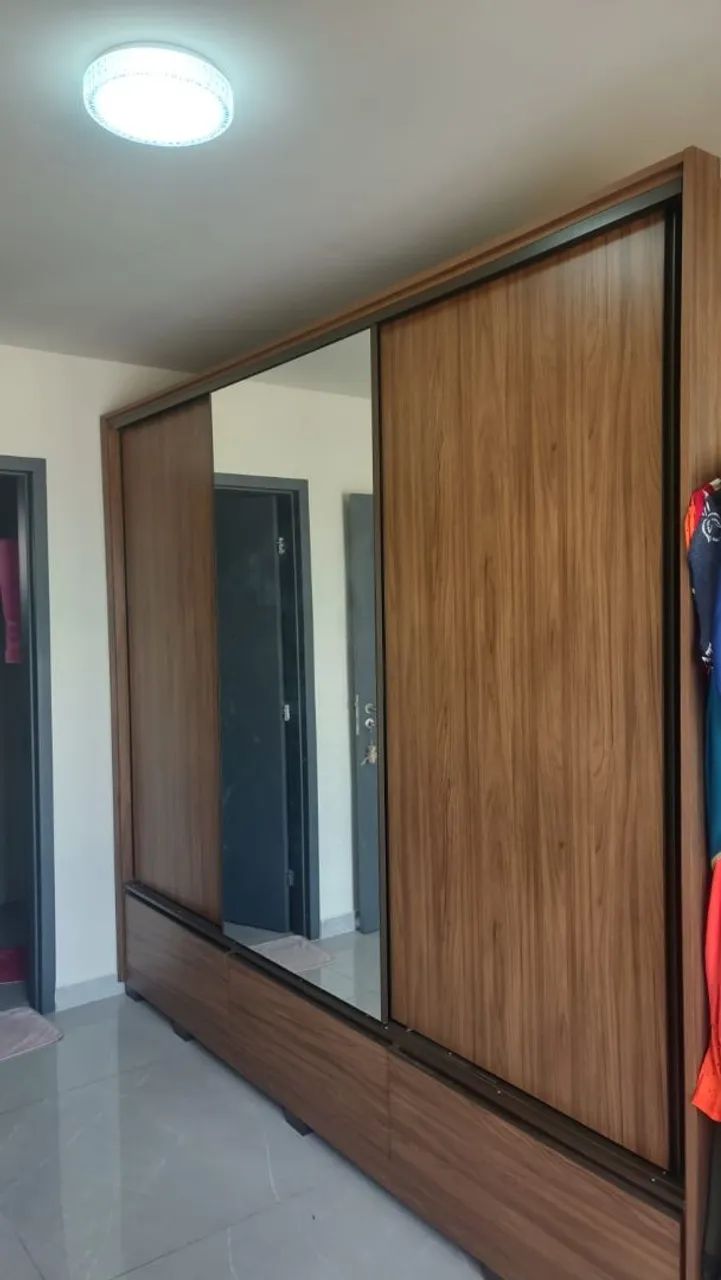 Vende-se Guarda-roupa casal