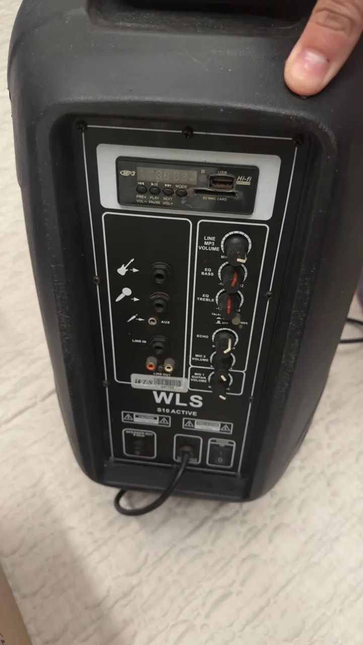 Caixa de som portátil com Bluetooth usada  - Foto 2