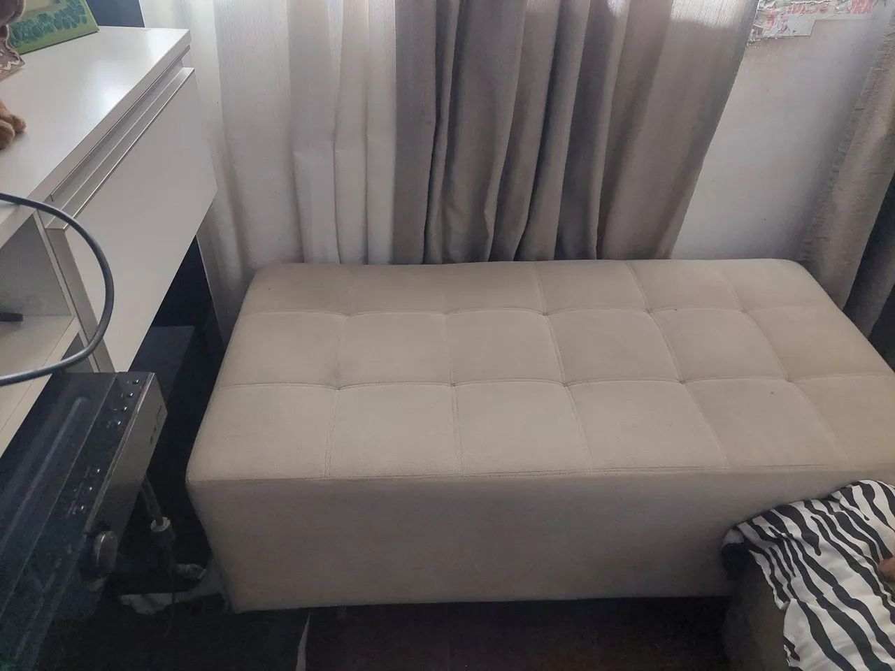 Vendo puf de sala em perfeito  estado mede 1.20 de comprimento 