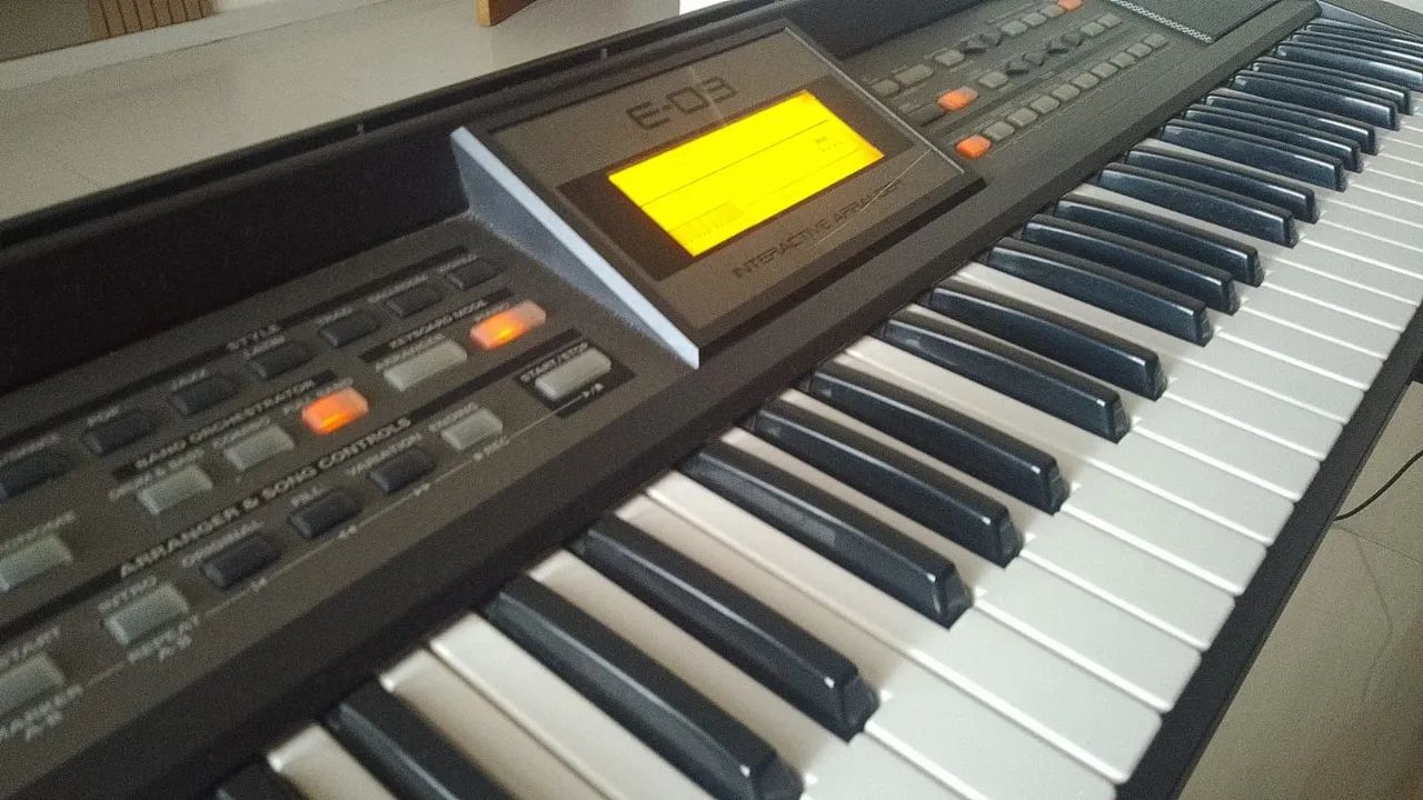 Teclado roland E-09.