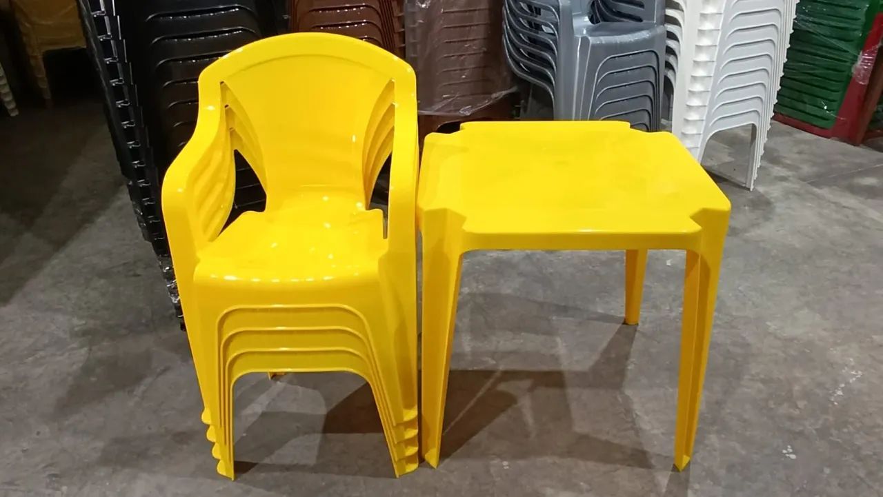 Jogo de mesa e cadeiras plástica cor amarela - Foto 3