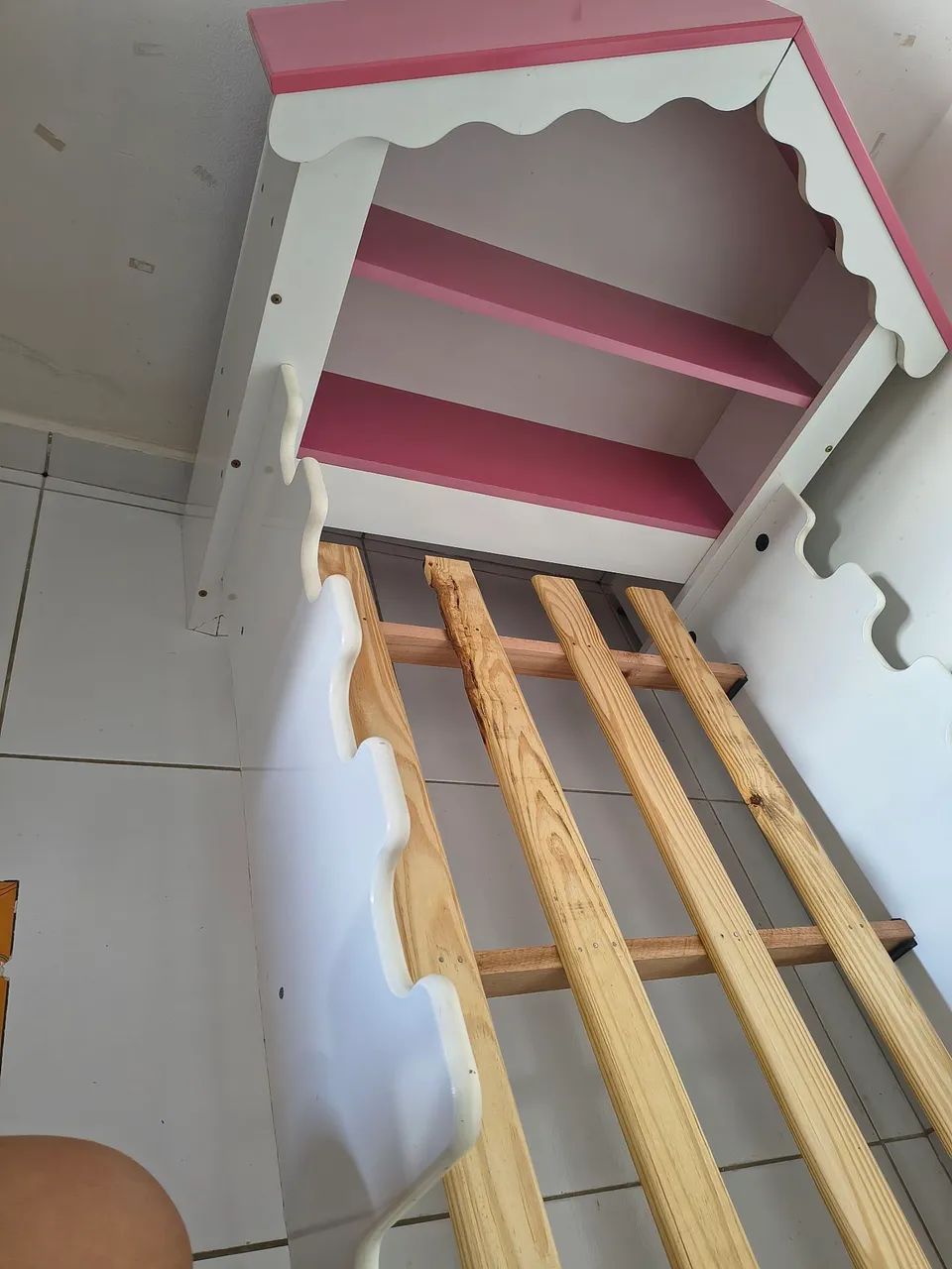Cama castelo + estante + colchão  - Foto 4