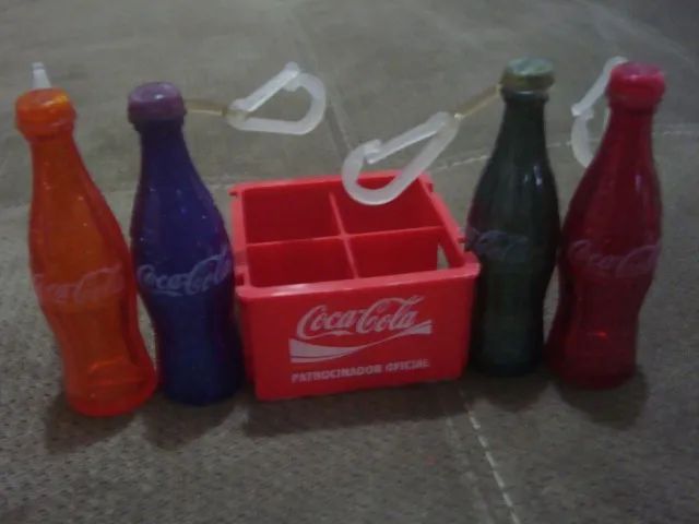 Mini engradado com 4 mini garrafas Coca Cola - Foto 3