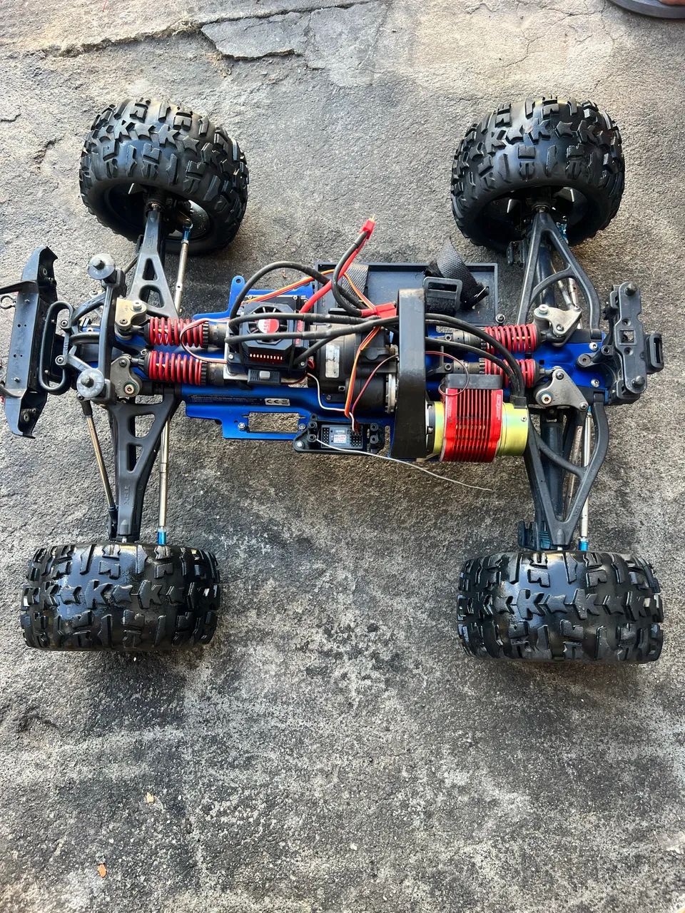 Automodelo Traxxas revo 6S - Foto 2