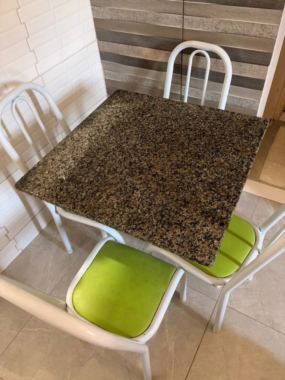Mesa de mármore 4 cadeiras
