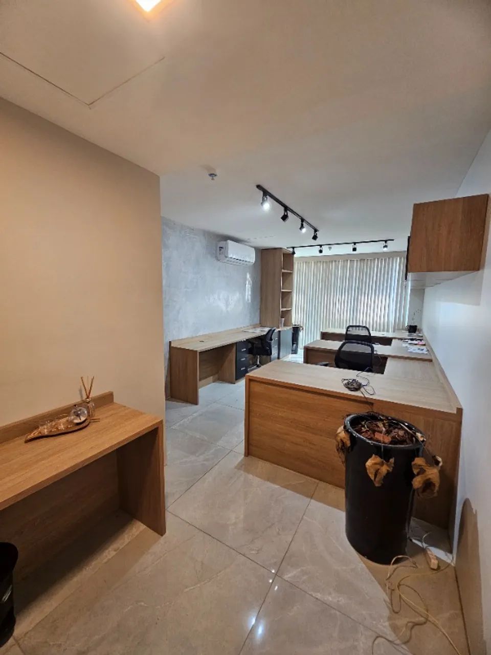 Sala comercial mobiliada no Centro de Itaboraí