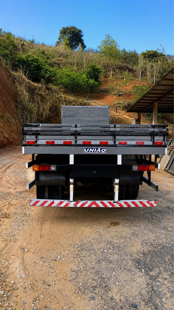 Atego 3020 - Foto 2